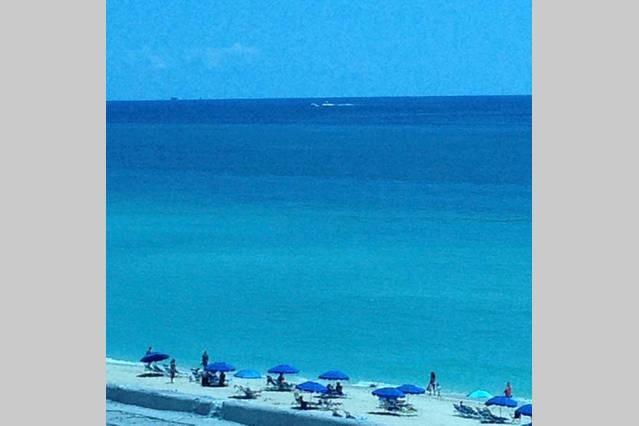 Castle Beach Resort Apartment Miami Beach Exteriör bild